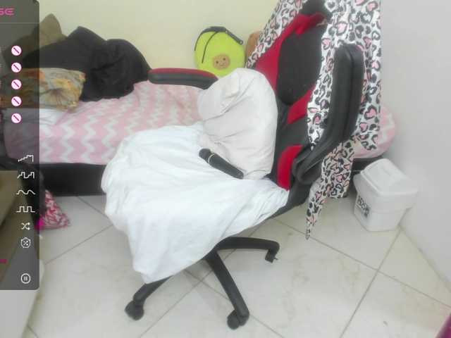 Live sex webcam photo for evelinhot #277175624