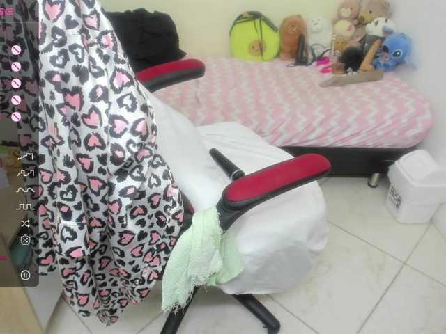 Live sex webcam photo for evelinhot #277185057