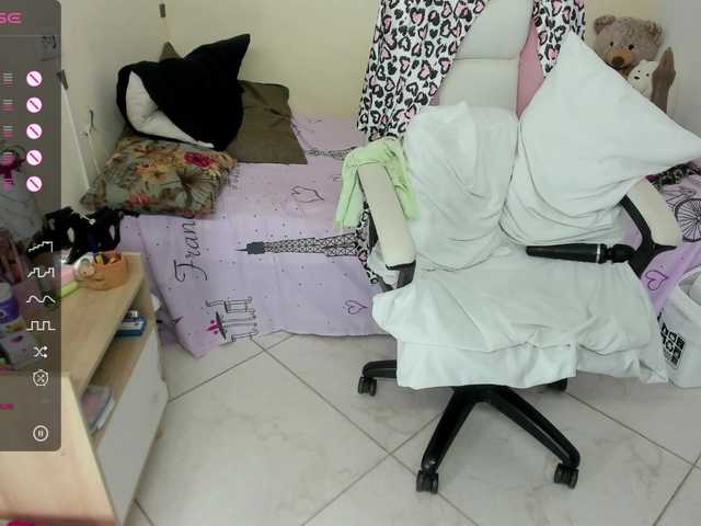 Live sex webcam photo for evelinhot #277472438