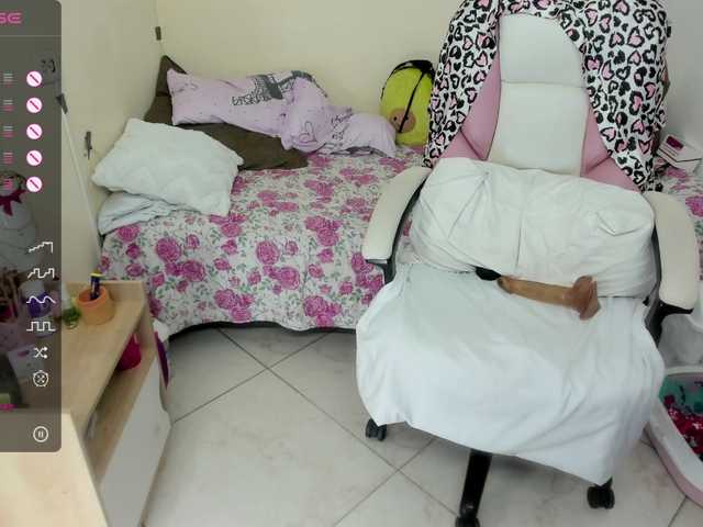 Live sex webcam photo for evelinhot #277585765