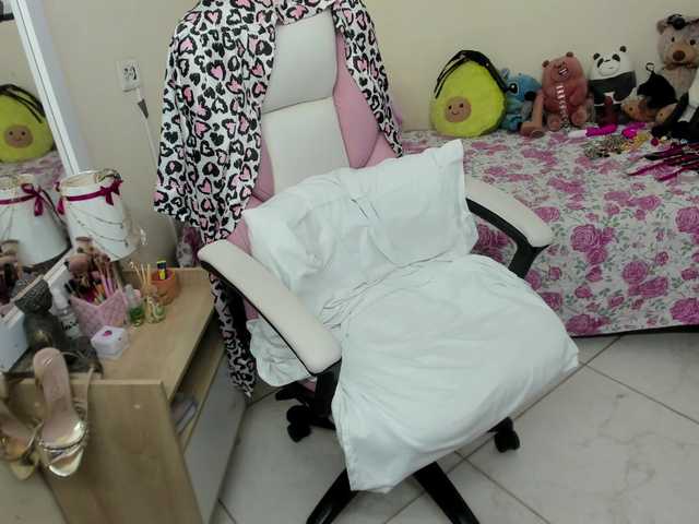 Live sex webcam photo for evelinhot #277655854