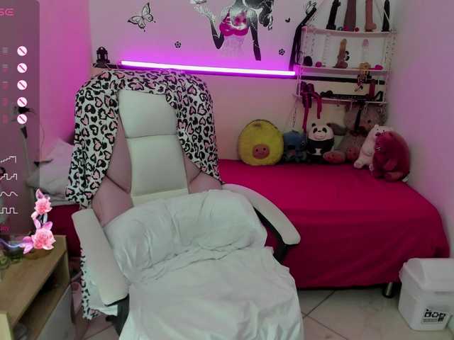 Live sex webcam photo for evelinhot #277828866