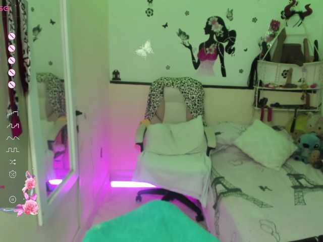 Live sex webcam photo for evelinhot #278007406