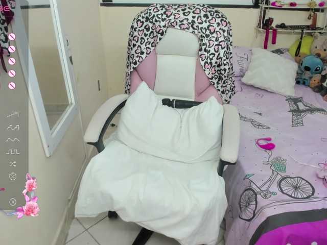 Live sex webcam photo for evelinhot #278017673