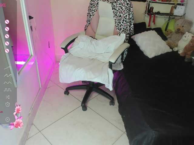 Live sex webcam photo for evelinhot #278086846