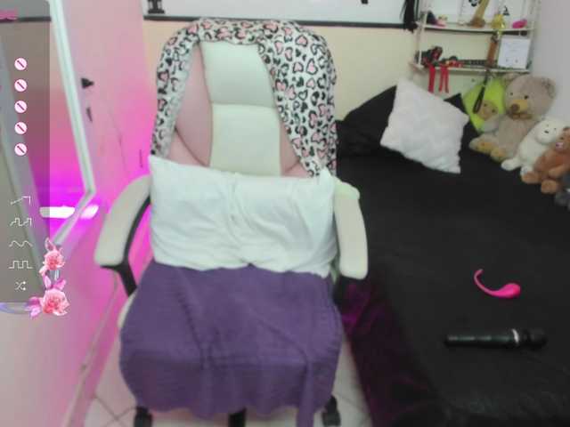 Live sex webcam photo for evelinhot #278169145