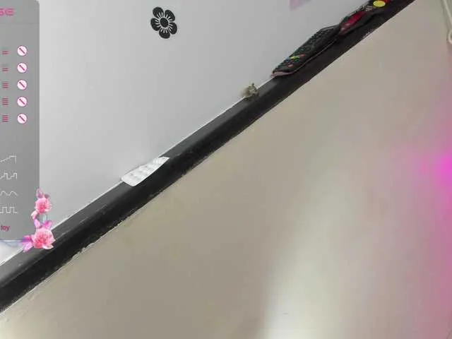 Live sex webcam photo for evelinhot #278290211