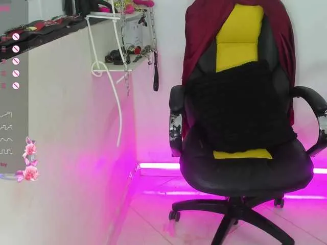 Live sex webcam photo for evelinhot #287571142