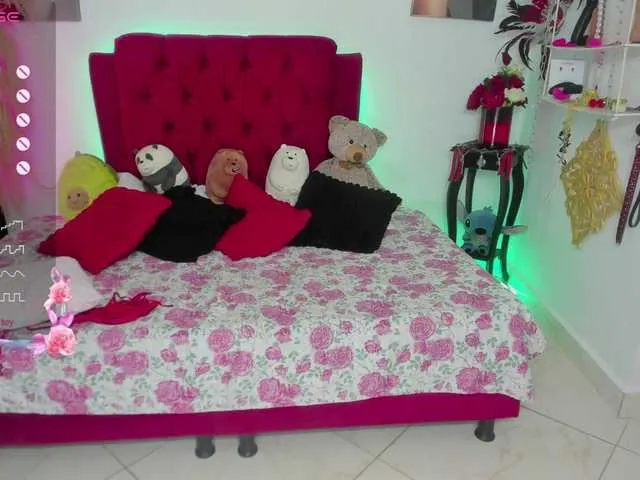 Live sex webcam photo for evelinhot #289723320