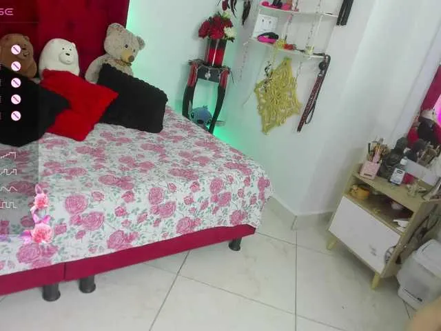 Live sex webcam photo for evelinhot #289914079