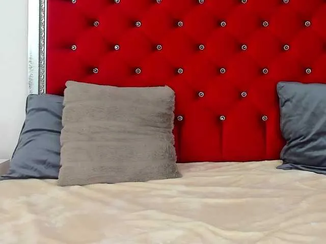 Live sex webcam photo for eveliniris #277059152