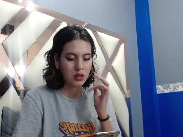 Live sex webcam photo for evelyn-mayers #273446690
