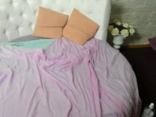 Live sex webcam photo for evelynnstar #141043031