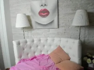 Live sex webcam photo for evelynnstar #141860428