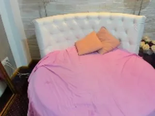 Live sex webcam photo for evelynnstar #142077279