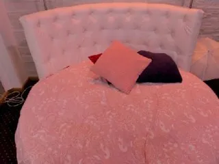 Live sex webcam photo for evelynnstar #162147972