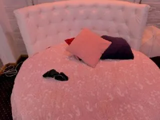 Live sex webcam photo for evelynnstar #162162317