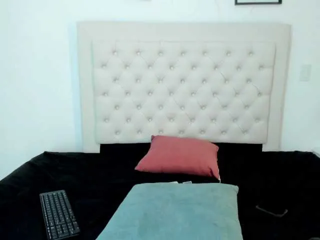 Live sex webcam photo for evelynpink #276917256