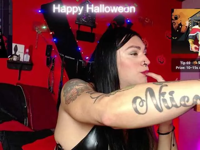 Live sex webcam photo for evil-room #276584582