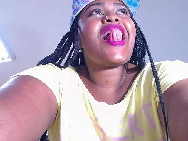 Live sex webcam photo for exotic-karmella #289452353