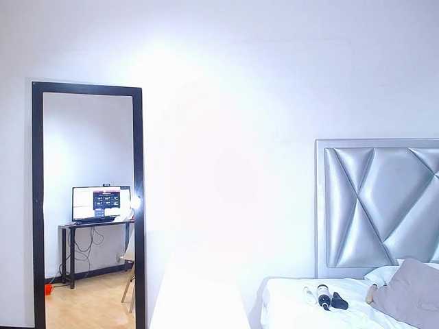 Live sex webcam photo for exotic-karmella #289976711