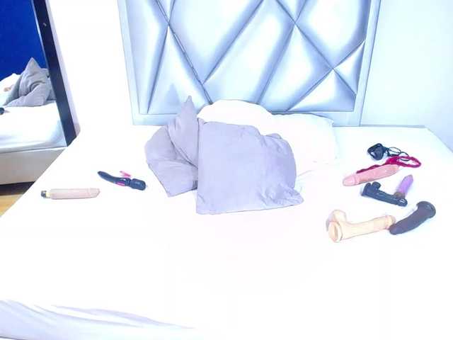 Live sex webcam photo for exotic-karmella #290350465