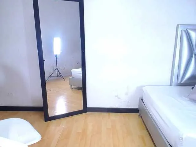 Live sex webcam photo for exotic-karmella #292391106