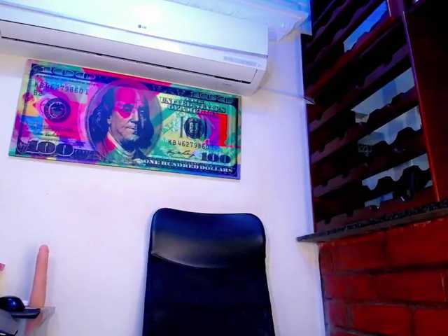 Live sex webcam photo for exotic-queen #273291317