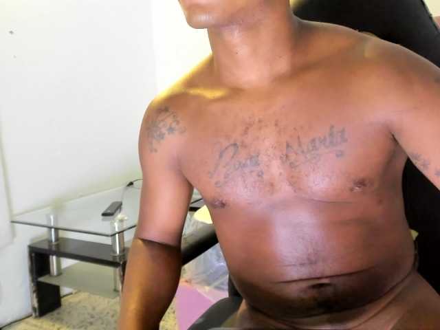 Live sex webcam photo for exoticcouple69 #277612368