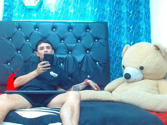 Live sex webcam photo for exotichot-couple #290404783