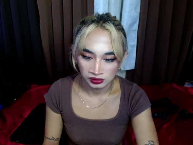 Live sex webcam photo for exotichugecockts #277783162