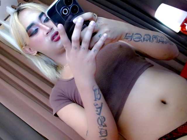 Live sex webcam photo for exotichugecockts #277860023