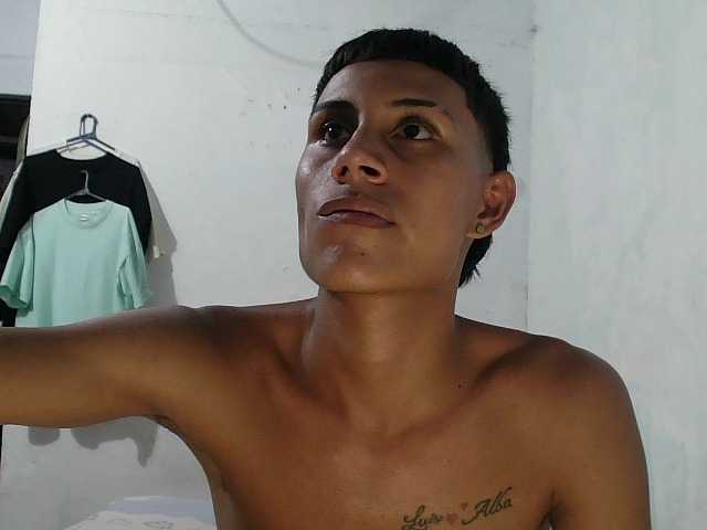 Live sex webcam photo for eyder232004 #278053165