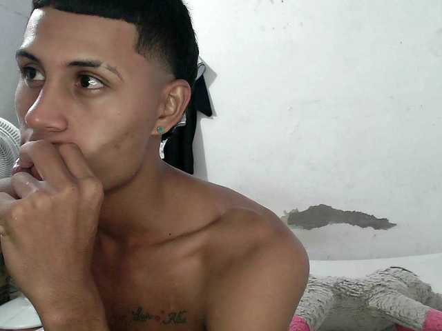 Live sex webcam photo for eyder232004 #290413916