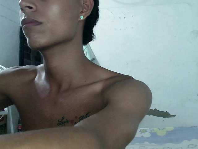 Live sex webcam photo for eyder232004 #290594483