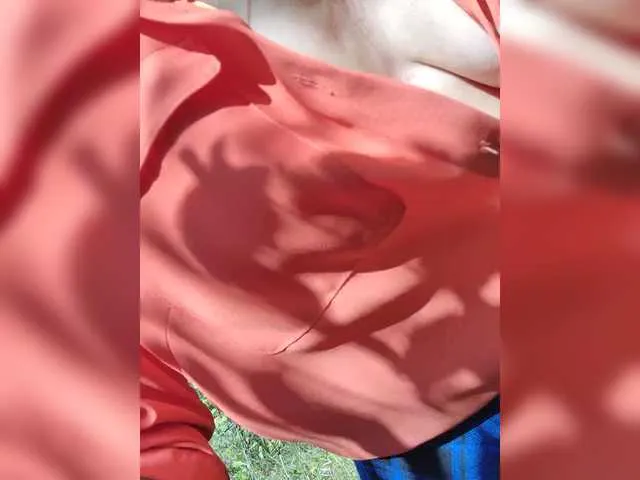 Live sex webcam photo for famouswomen #291919857