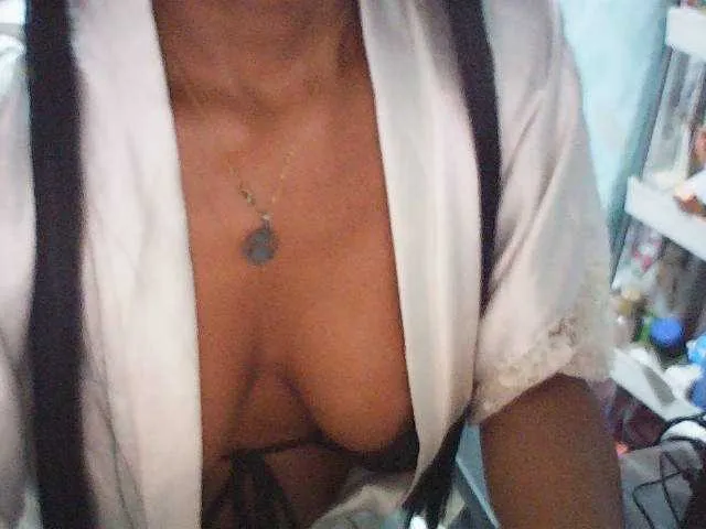 Live sex webcam photo for fariana #293592616
