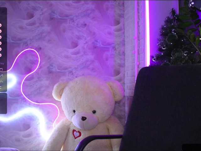 Live sex webcam photo for feeviun2 #276971331