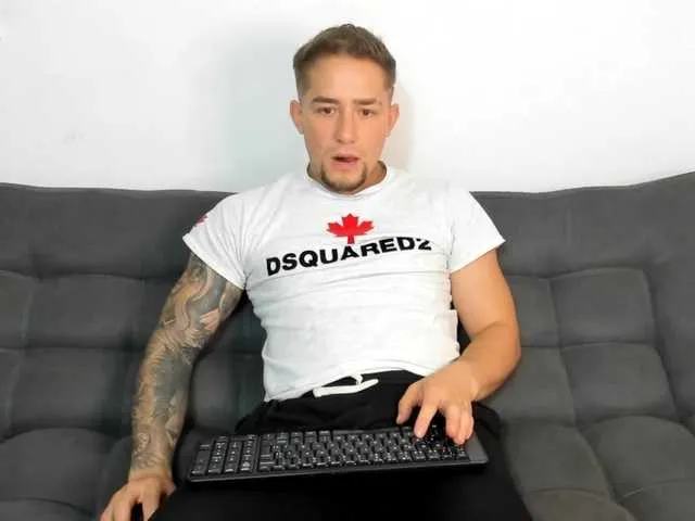 Live sex webcam photo for felipestanf0r #275893582