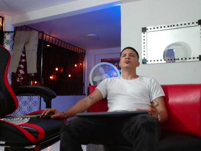 Live sex webcam photo for fiery-boy #291005852