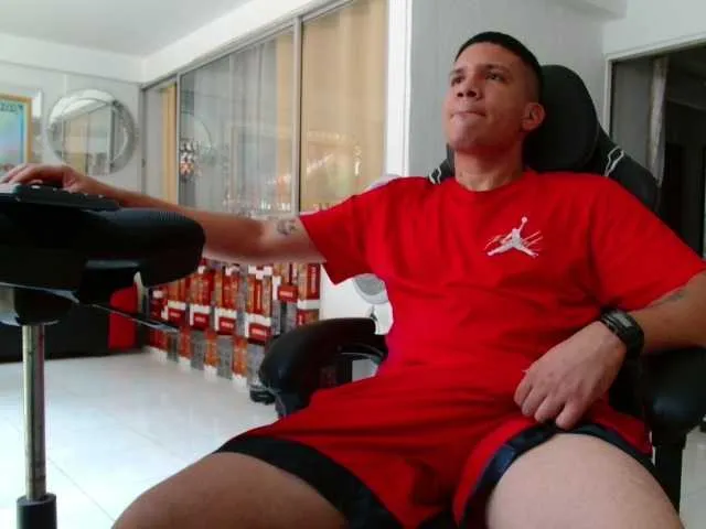 Live sex webcam photo for fiery-boy #291596565