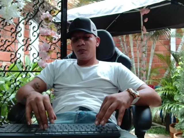 Live sex webcam photo for fiery-boy #291610319
