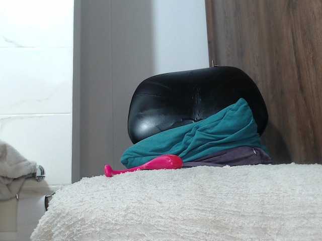 Live sex webcam photo for fisting-roxy #291693090