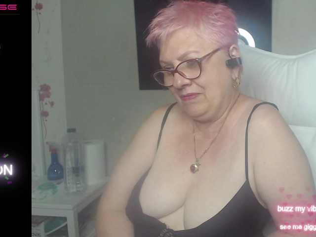 Live sex webcam photo for flamepussy #275733714