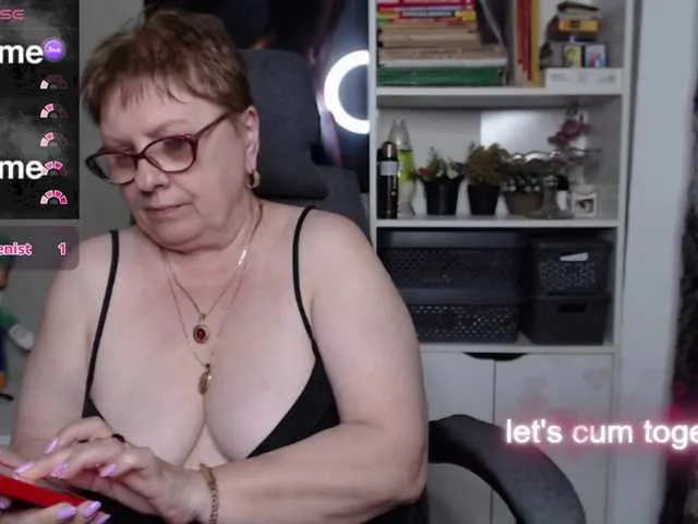 Live sex webcam photo for flamepussy #291338916