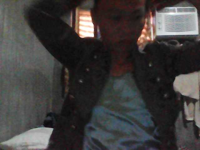 Live sex webcam photo for foxyasian001 #290303573