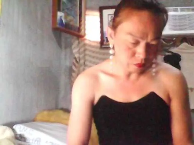 Live sex webcam photo for foxyasian001 #290509425