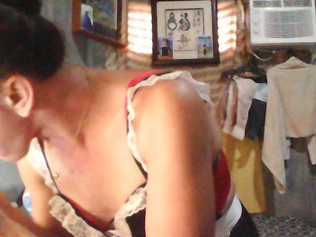 Live sex webcam photo for foxyasian001 #290537902