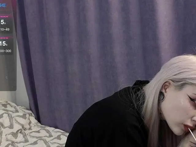 Live sex webcam photo for fraulein-mooon #290288412