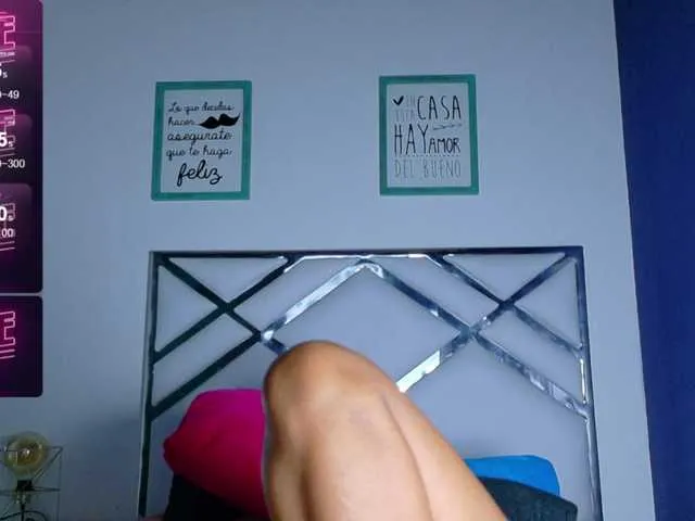 Live sex webcam photo for friendsmom #290693187